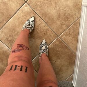 Steven Madden snake skin pumps